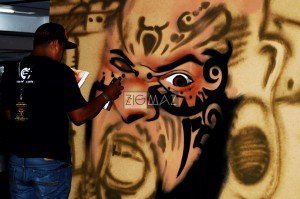 Romanok realizando Graffiti de Emilio González en Venezuela Expo Tattoo 2015 01