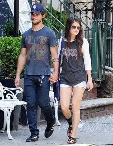 zigmaz-taylor-lautner-marie-avgeropoulos 2013
