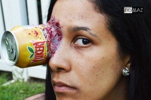 Maquillaje Zombie, lata incrustada en el ojo 02