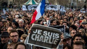 "Je suis Charlie" fue una consigna que se masificó en apoyo a la revista francesa.