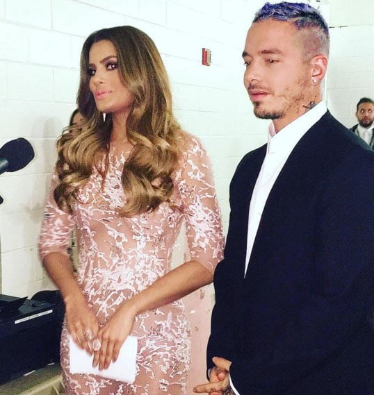 Premio Lo Nuestro - J Balvin y Ariadna gutierrez