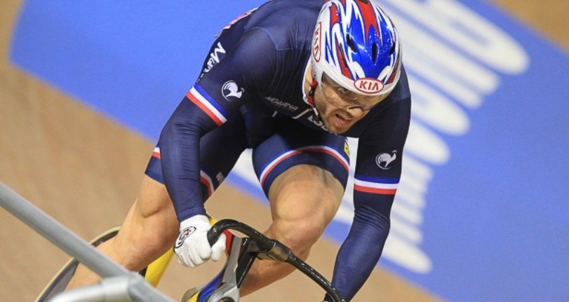 Françoise Pervis compite contra el Alfa Romeo 4C