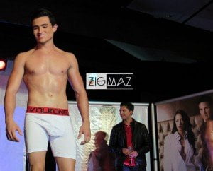 Lanzamiento de Volbong, modelo de ropa interior 04