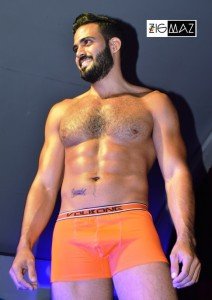 Lanzamiento de Volbong, modelo de ropa interior 15