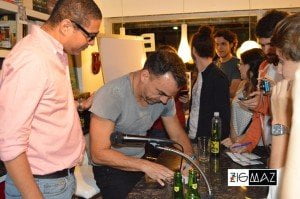 Asier Cazalis firmando autógrafos en la Librería Lugar Común 01