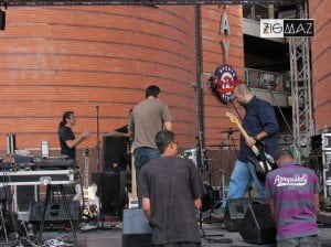 Músicos en el Beervana urbano del Centro Comercial San Ignacio 002