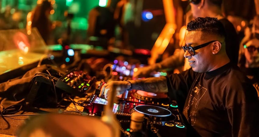 Zigmaz-Tony Guerra Waku