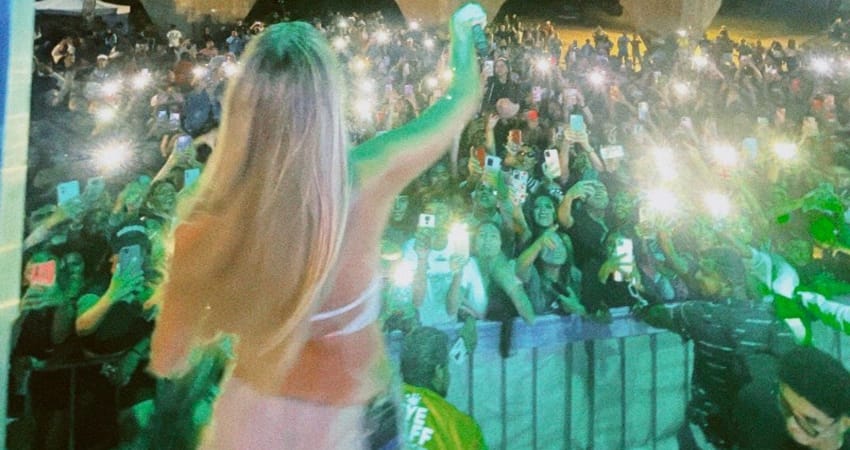 Zigmaz-Corina Smith Catia triste pero mami