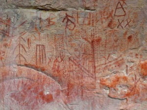Arte rupestre en Venezuela parque Canaima 02