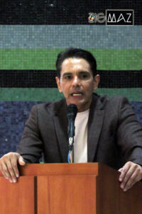 Ernesto Paraqueima lanza dos libros 03